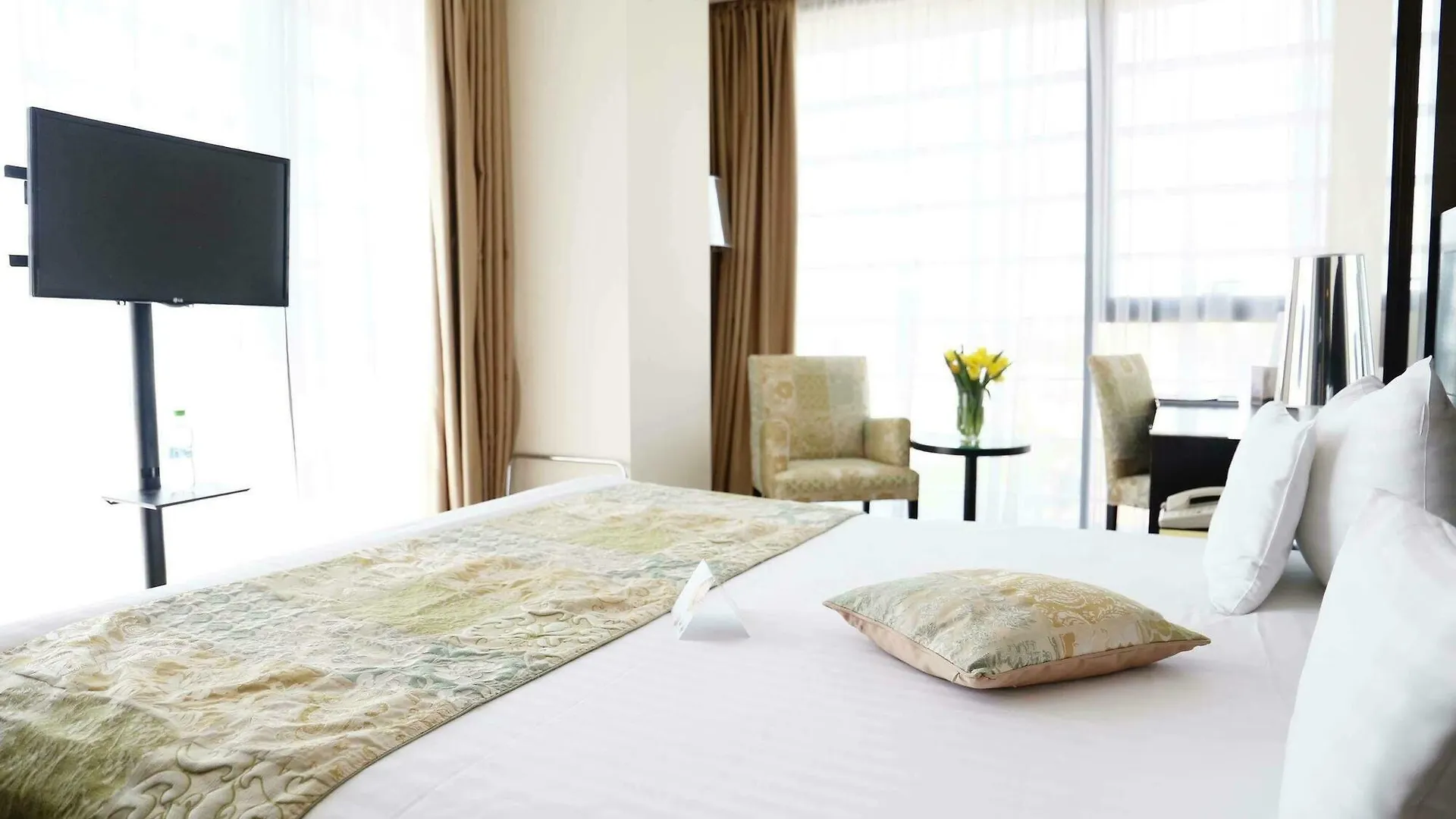 Hotel Golden Tulip Victoria Bukarest 4*,